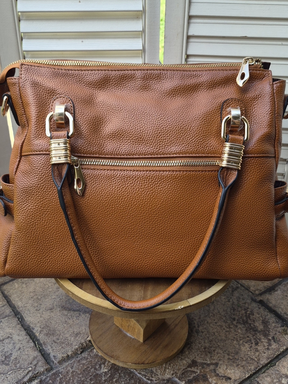 Kattee Caramel Brown Pebbled Leather Tote Handbag With Gold Hardware